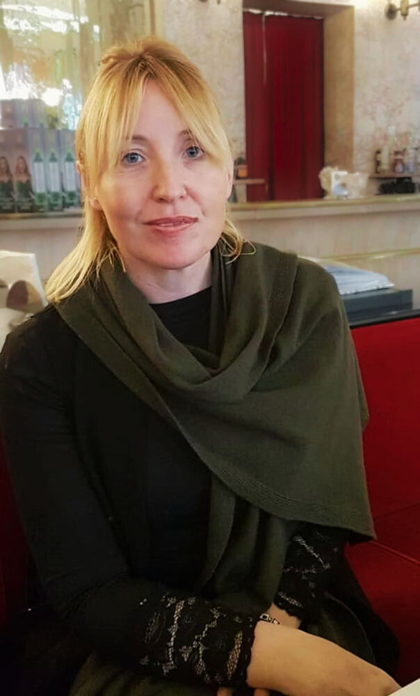 Sinéad at cafe
